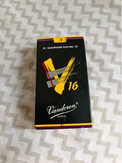 Vandoren V16 alto saxophone reeds