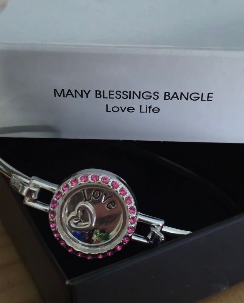 Vintage Avon Blessings Love Life Floating Charm Bracelet