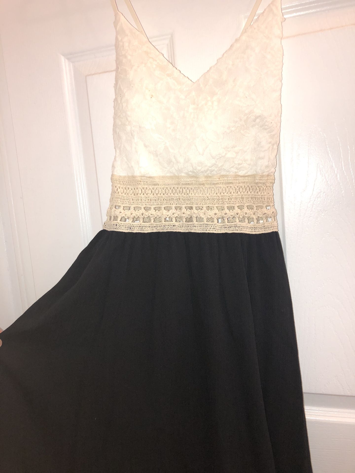 Lace dress (Small)