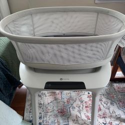 4moms Mamaroo Sleep Bassinet + Additional Sheet