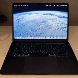 MacBook Air 15" M2 8gb 512GB - Flawless With Box and Charger