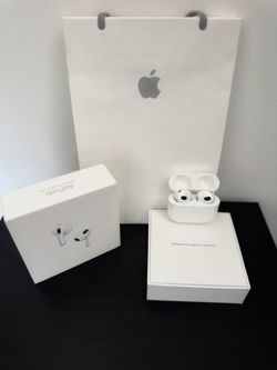 Apple AirPods 3rd Generation – Lightning Charging Case