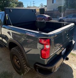 Tapas Duras Bajo Perfil Estilo FlipBack Silverado Sierra Hard Bed Covers Low Profile FlipBack Style