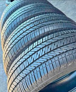 255 65 18 Bridgestone tires Con 80% de Vida Las 4