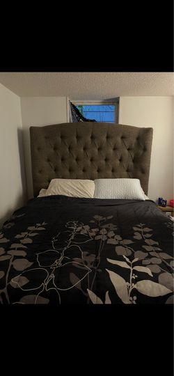 Queen Upholstered Platform Bed Frame with Tufted Headboard
