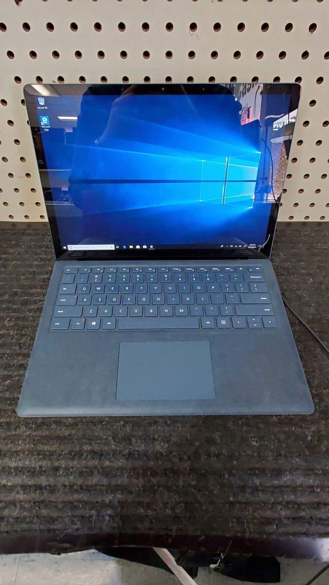 Microsoft Surface Laptop (Intel Core i5, 8GB RAM, 256GB)