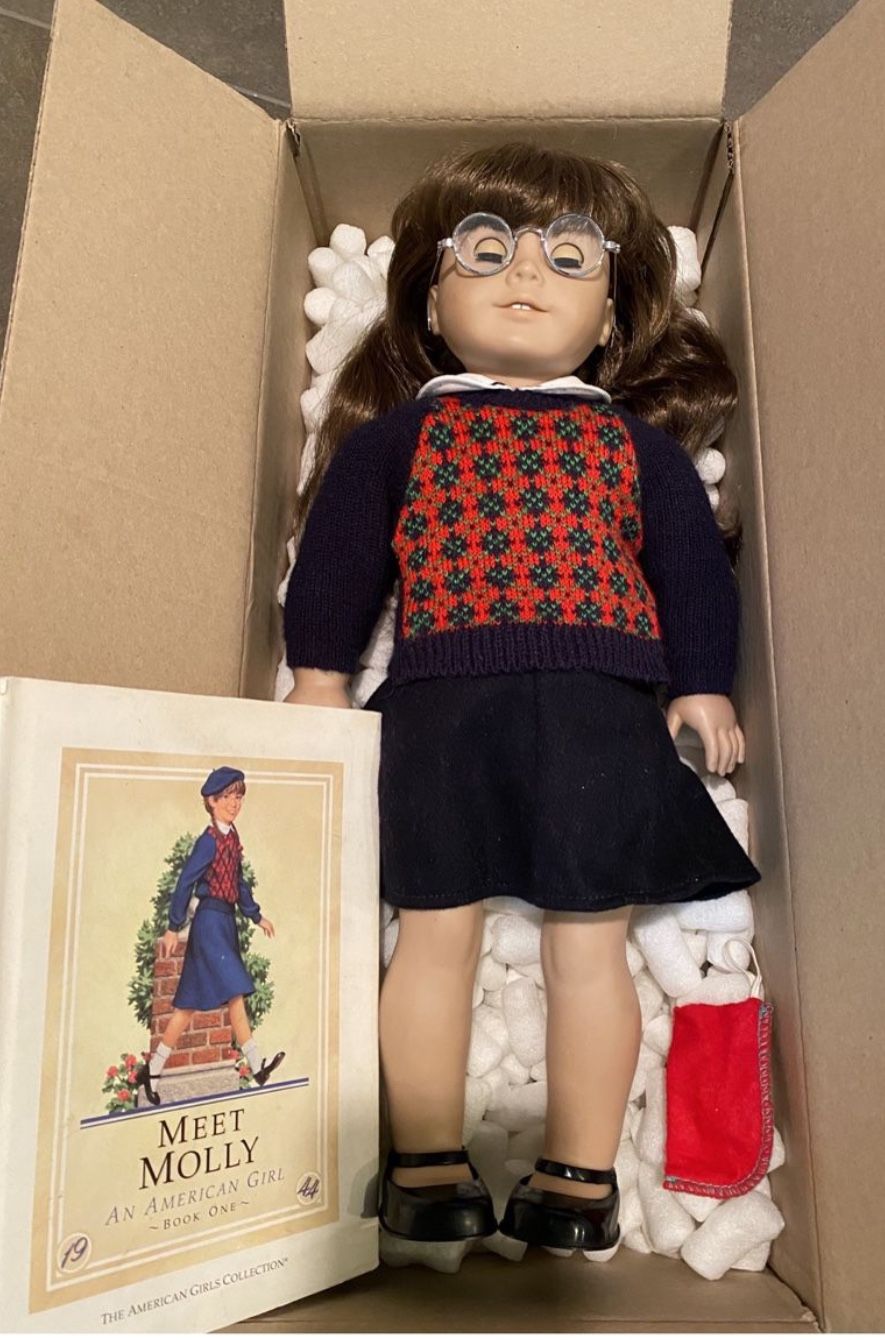 Molly - American Girl Doll-Great Holiday Gift