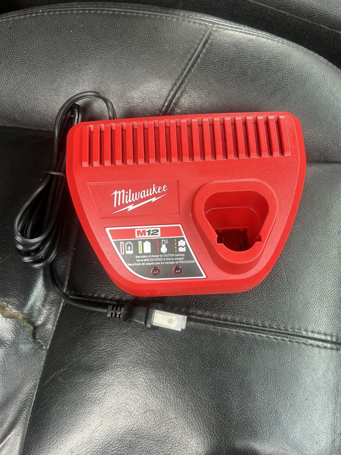 Milwaukee M12 Charger