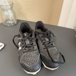 Under Armour Youth Cleats Size 13 