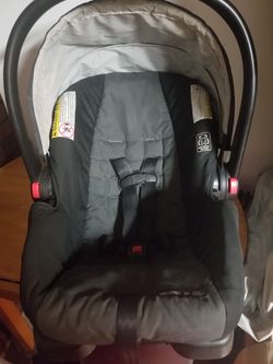 Click Connect Snug Ride 30 infant seat with base