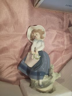 Lladro  "Pretty Pickings"