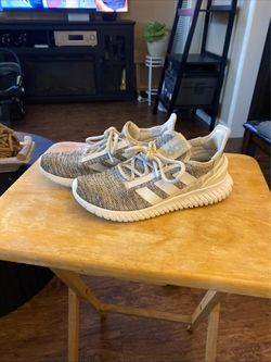 Men’s Adidas Sneakers Size 7
