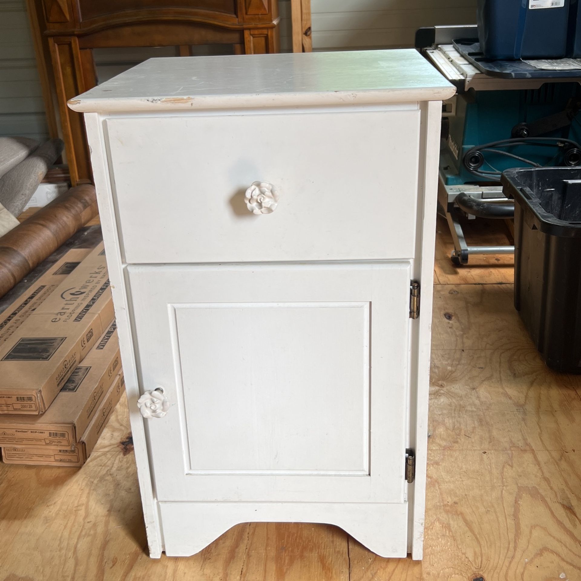 Dresser White 29ft X 18 Solid Wood