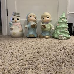 Precious Moments Christmas Decor