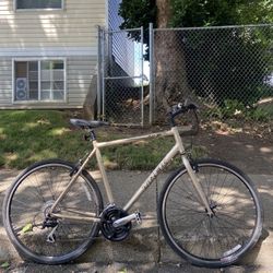 Trek 7.2 FX Hybrid Bike – 22.5” (57cm) Frame – 700c – 24-Speed – Alpha Aluminum