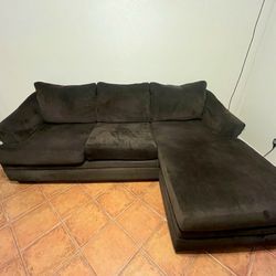 Sofa Couch with Chaise in Excellent Condition