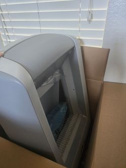 Used petsafe scoopfree automatic litter box