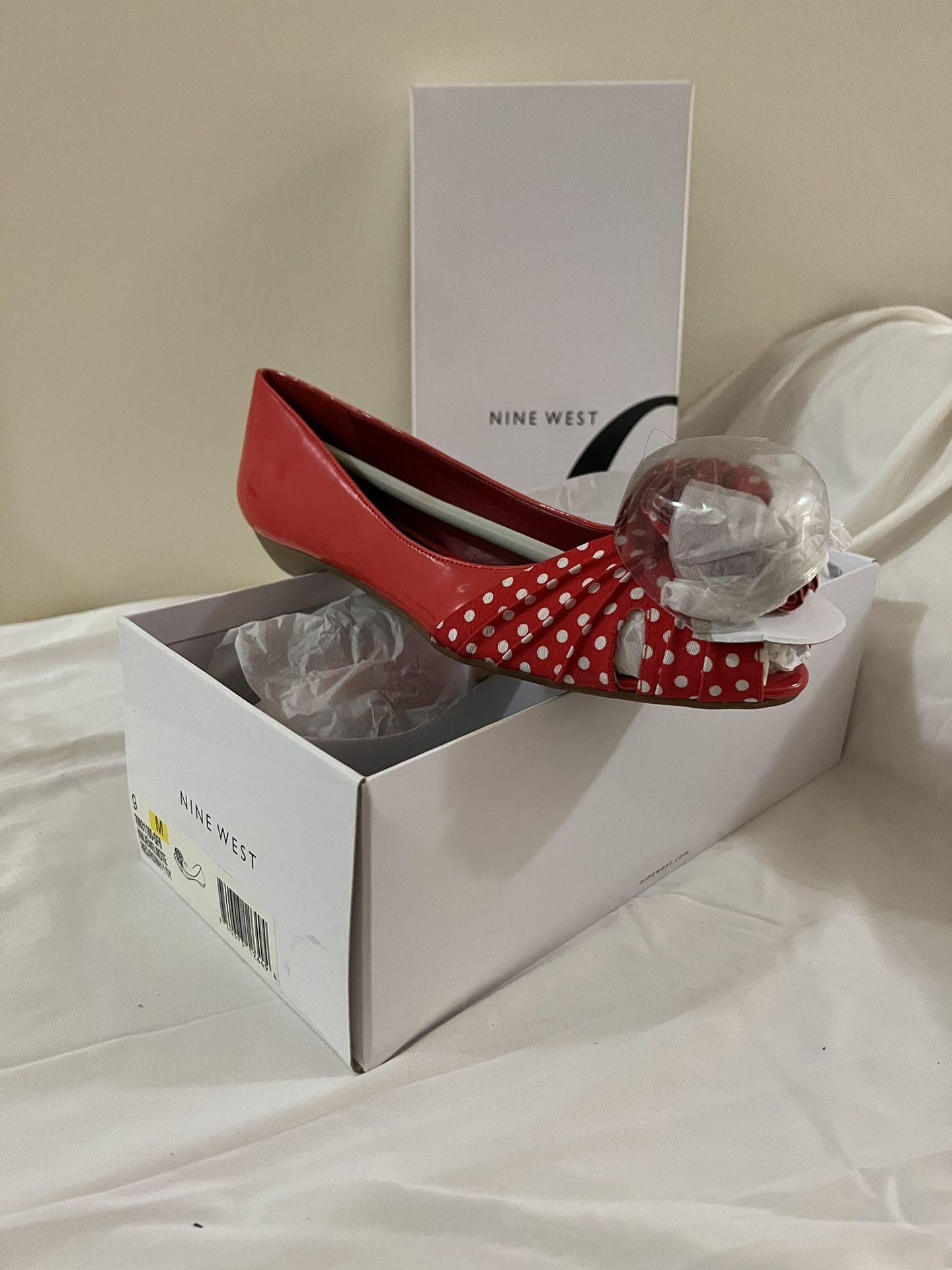 NEW: Red Shoes With a bow