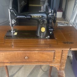 Antique Singer Sewing machine w-Cabinet