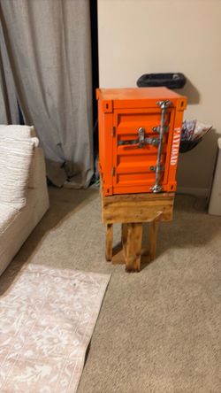 that it is on A shipping box that is made for like a coffee table and it comes with the table that it is on