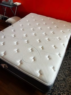 Queen size mattress/box and steel bottom frame