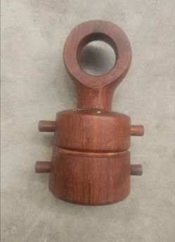 Salt shaker & pepper mill
