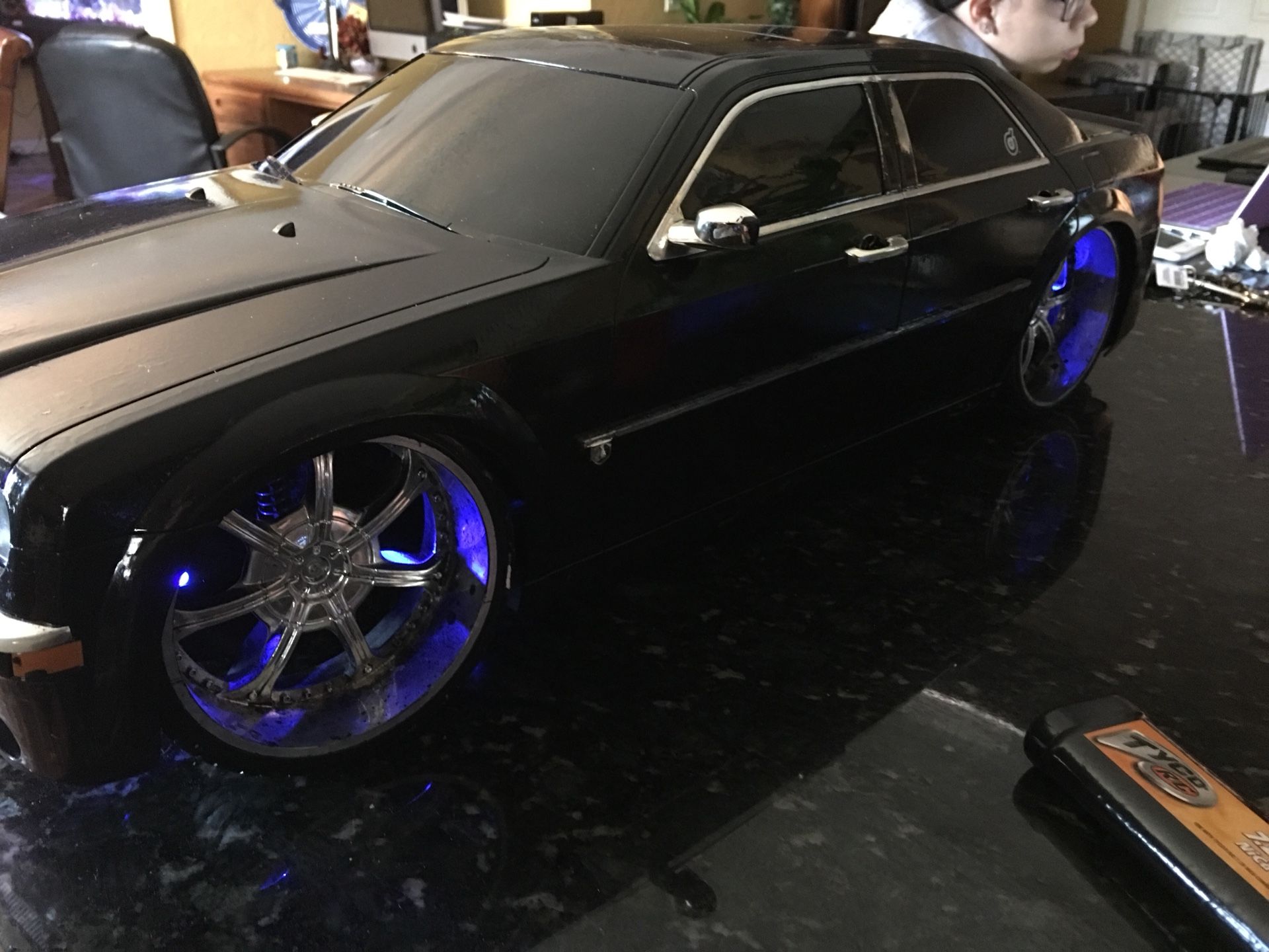 TYCO DROPSTARS CHRYSLER 300 MP3 PLAYER RC CAR VERY RARE COLLECTIBLE