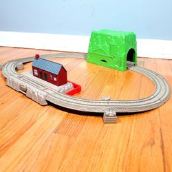 Thomas & Friends 2007 Motorized TrackMaster MOUNTAIN OF TRACK Hit Toy
