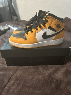Jordan 1 Mid Taxi White/black