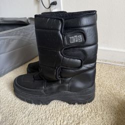 Snow Boots Size 10 Men's 