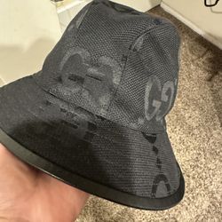 Authentic Gucci Bucket hat like new hardly used size small pick up only Highland