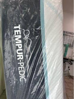 Queen size tempurpedic mattress