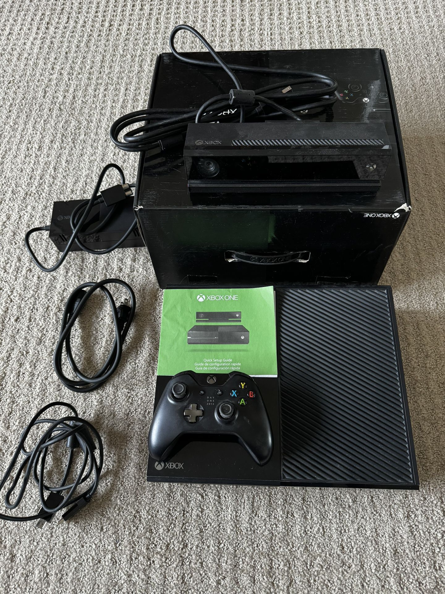 XBOX ONE Day One Edition w/ Kinect