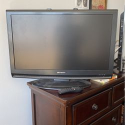 Emerson Tv With Original Stand 