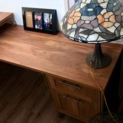 L shape desk  buttttt