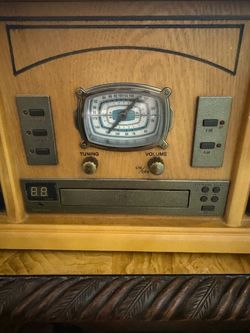 Vintage Style 3-in-1 Turntable, CD Player, and Radio