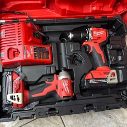 Milwaukee M18 Hammer Drill With Impact With 2 Batteries And Charger