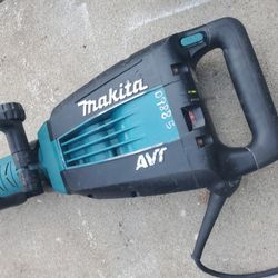 Makita AVT  HM1214C  Sds Max Demolition Hammer 