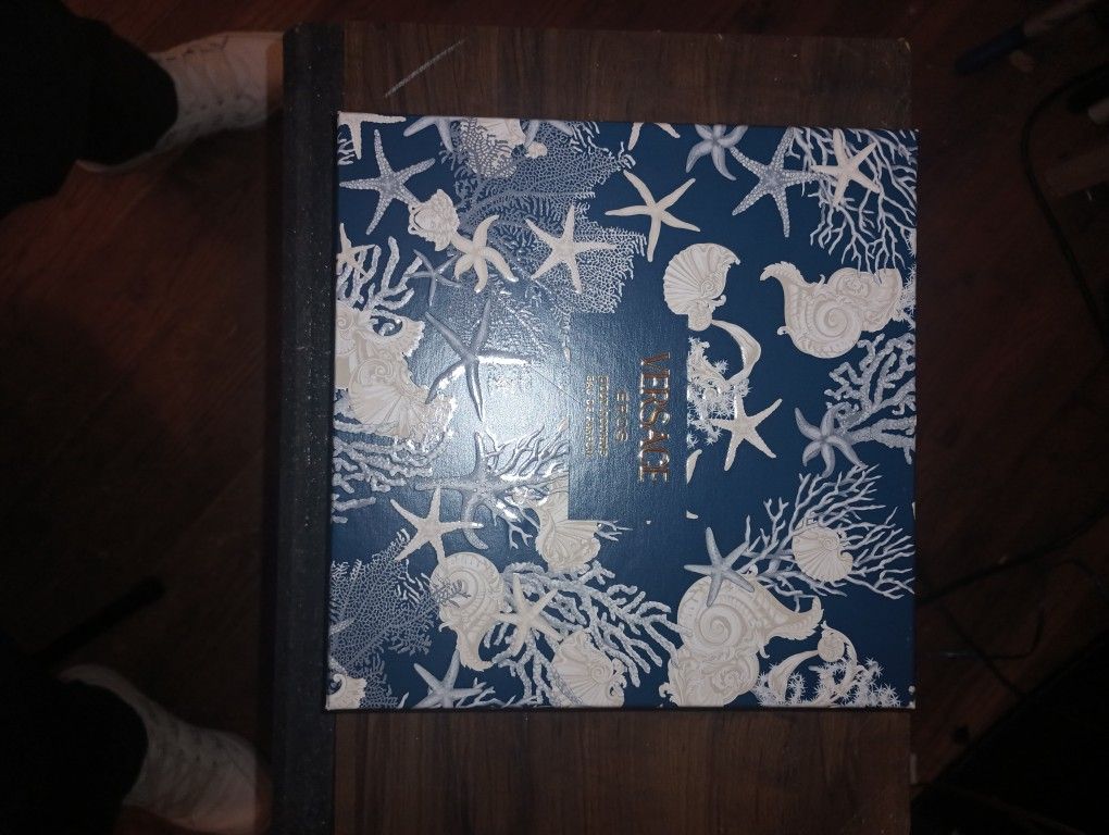 Versace 3.4oz Shower Gel And Travel Bottle Gift Set