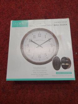 Hidden compartment wall clock