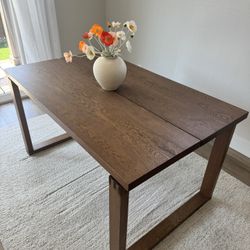 Dining Table In Very Good Condition