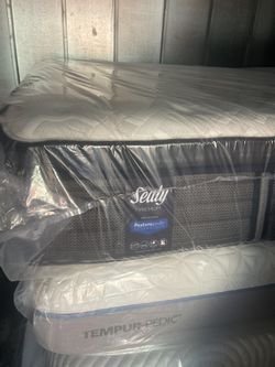 King Saatva Pillowtop Mattress Set