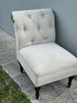 Tufted Lounge Chair 