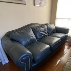 Leather couch in forest green 