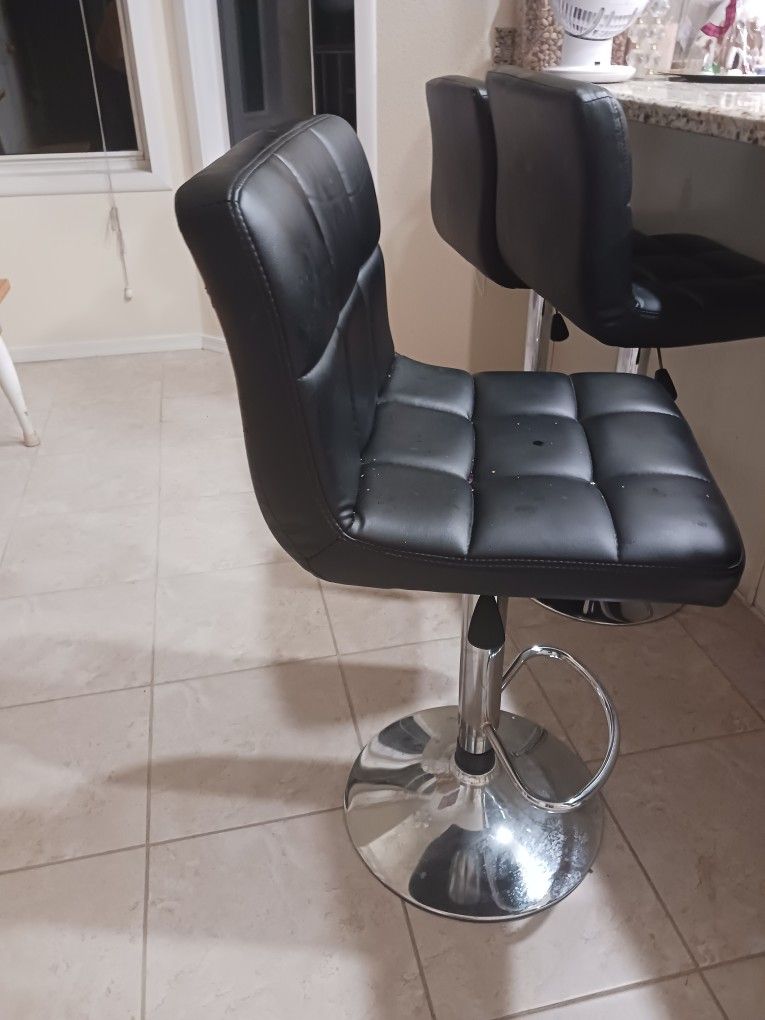 Set of 4 Bar Stools Must Go Today!