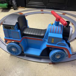 Power Wheels Thomas Ride-On Train with Track