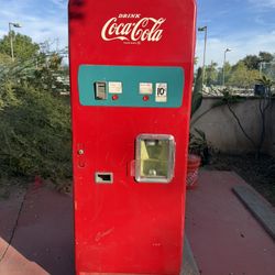 Vintage Coca Cola Machine
