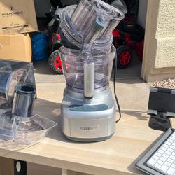 Cuisanart Food Processor With Accessories