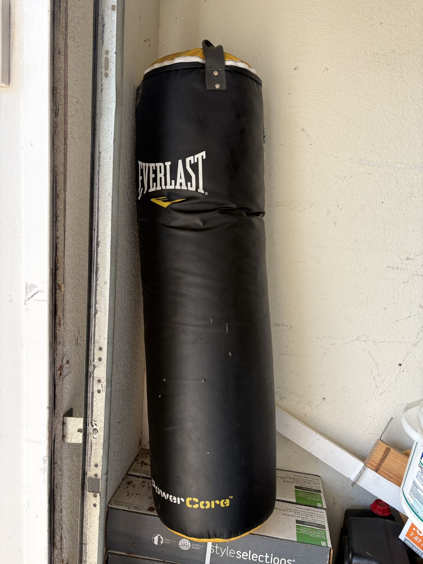 Everlast Heavyweight Punching Bag 100LB