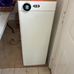 •	Hey Abby Indoor Grow Box – 420 Edition (Used)